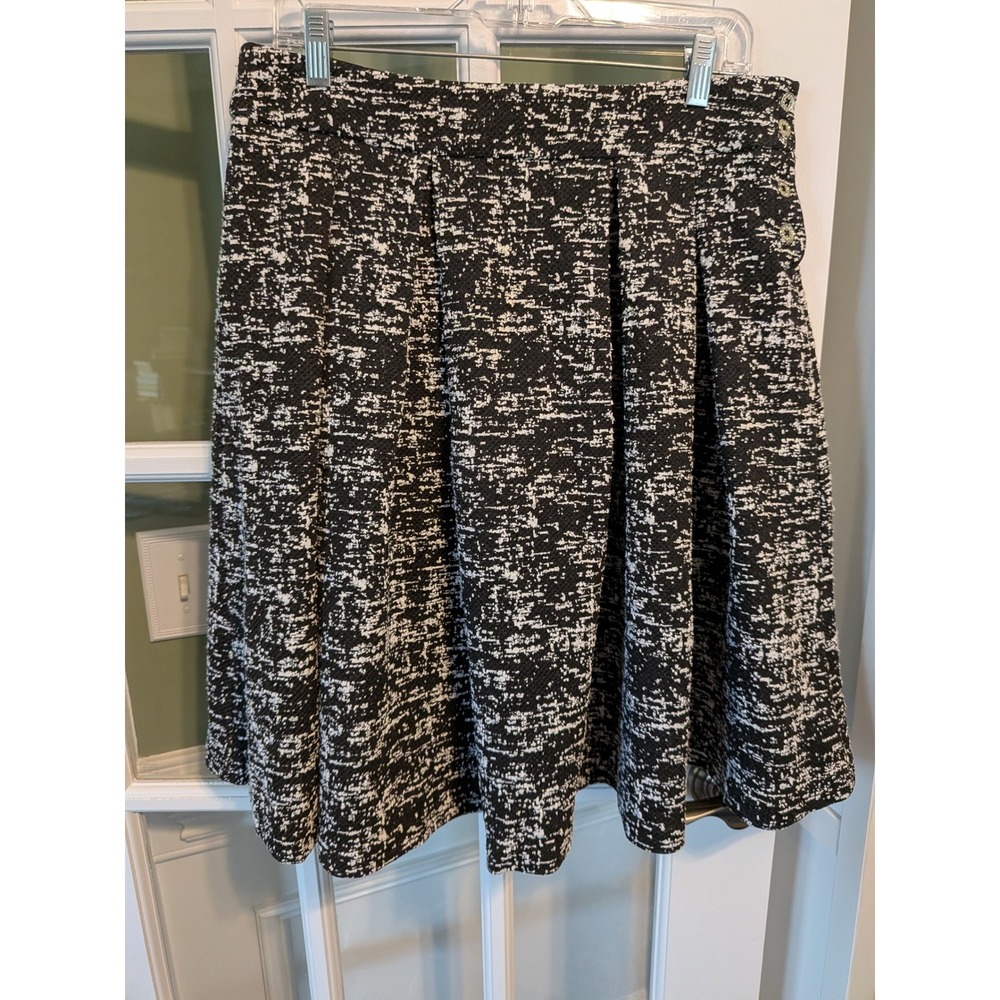 Karl Lagerfeld Paris Black White Textured Pleated A-Line Skirt Size 10 Button